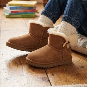 UGG Bailey Button Sheepskin Toddler Baby 6 Boots Shearling Tan Chestnut Suede